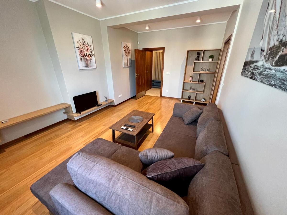 Location ! Location ! Location ! Garden View Oak Apartment