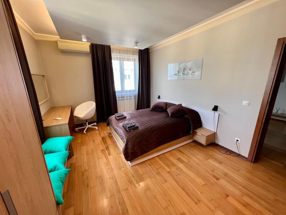 Location ! Location ! Location ! Garden View Oak Apartament *