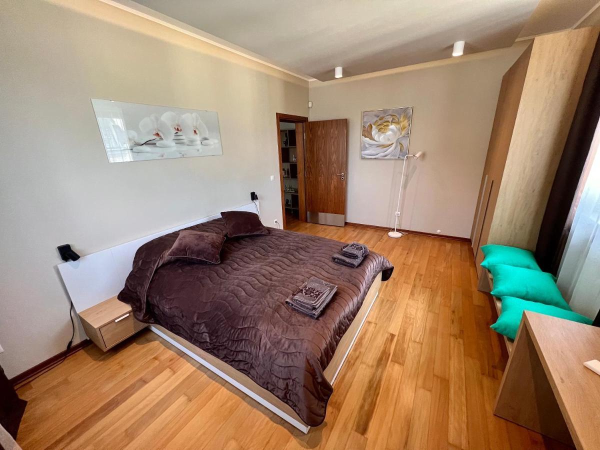 Location ! Location ! Location ! Garden View Oak Apartament Sofia
